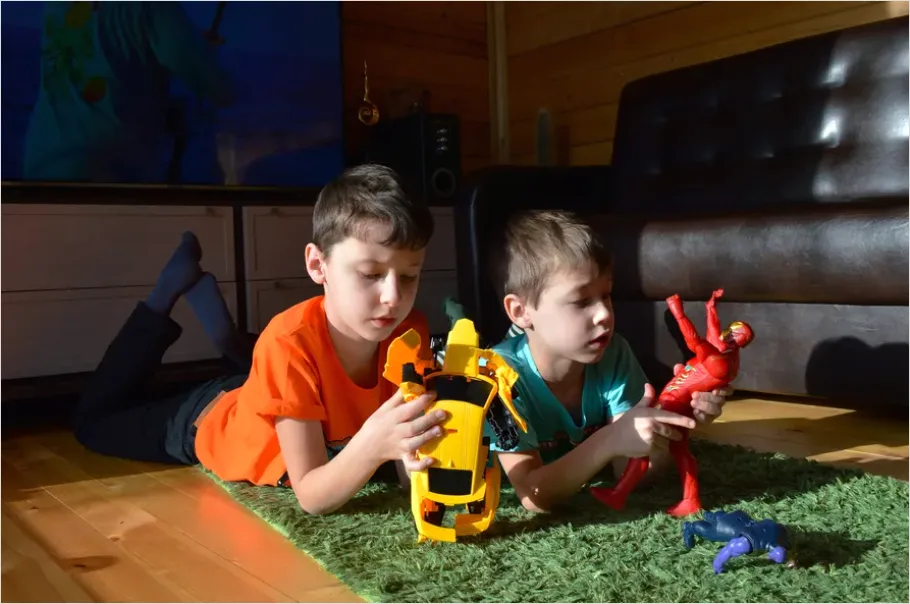 Detail Siblings Playing Together Floor Toys Number 15