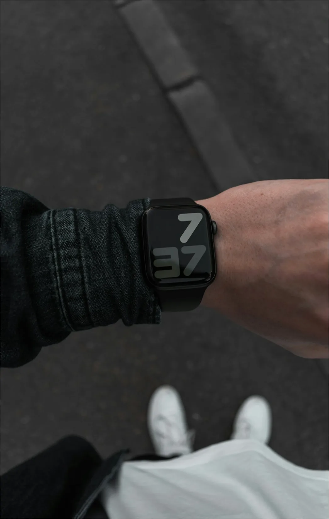 Detail Smartwatch On Wrist Close Up Number 7