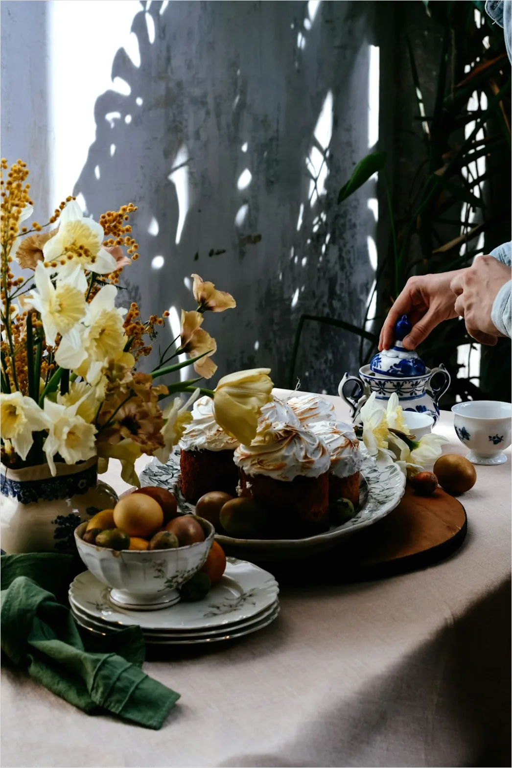 Detail Spring Brunch Table Tulips And Pastries Number 2