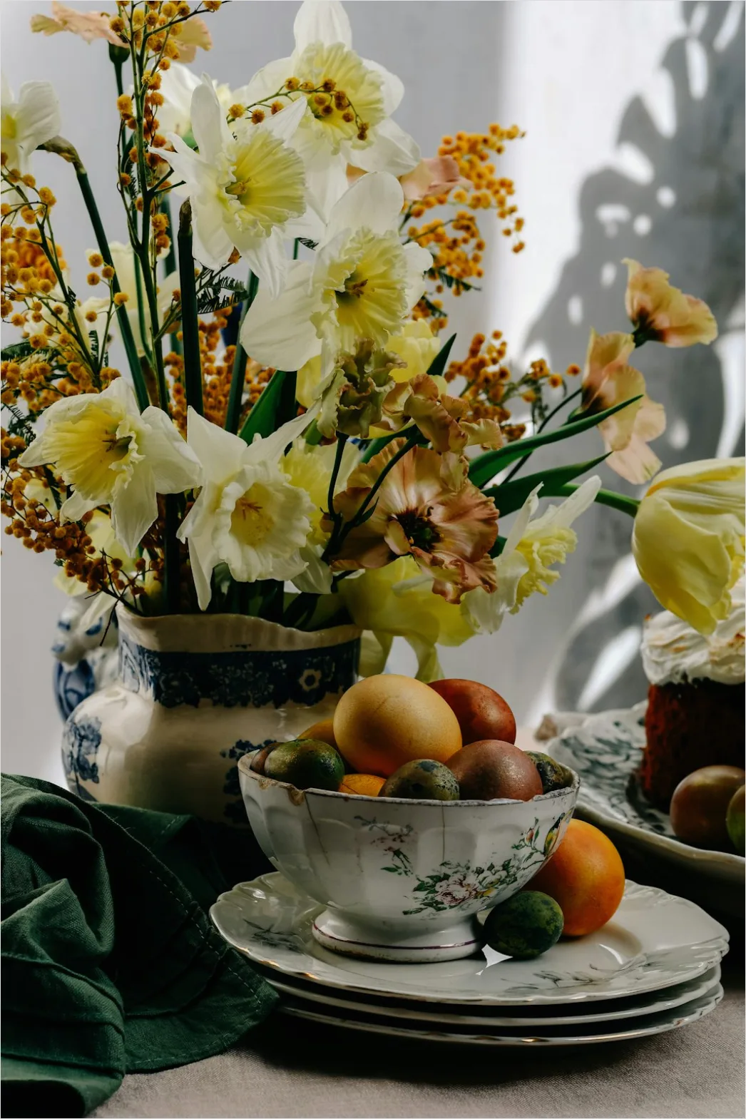 Detail Spring Brunch Table Tulips And Pastries Number 5