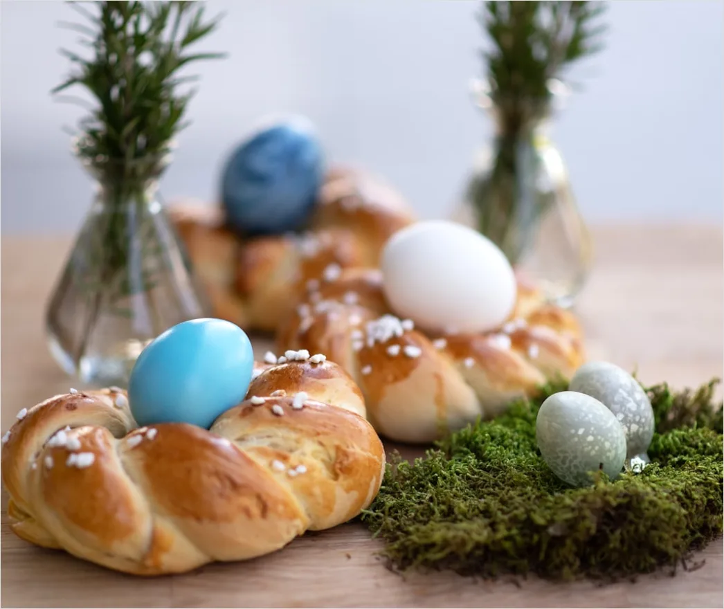 Detail Spring Brunch Table Tulips And Pastries Number 7