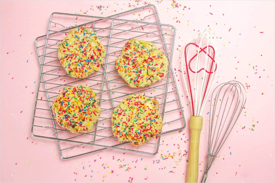 Detail Sprinkles And Frosting Colorful Baking Scene Number 7