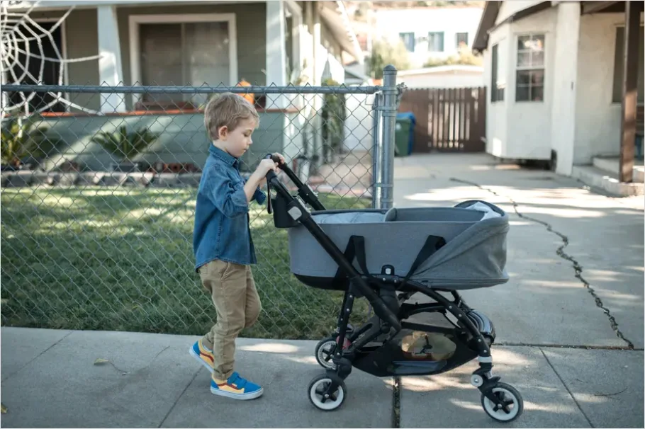Detail Stroller Walk Neighborhood Morning Light Number 4