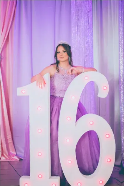 Detail Sweet Sixteen Party Sparkly Decor Number 4