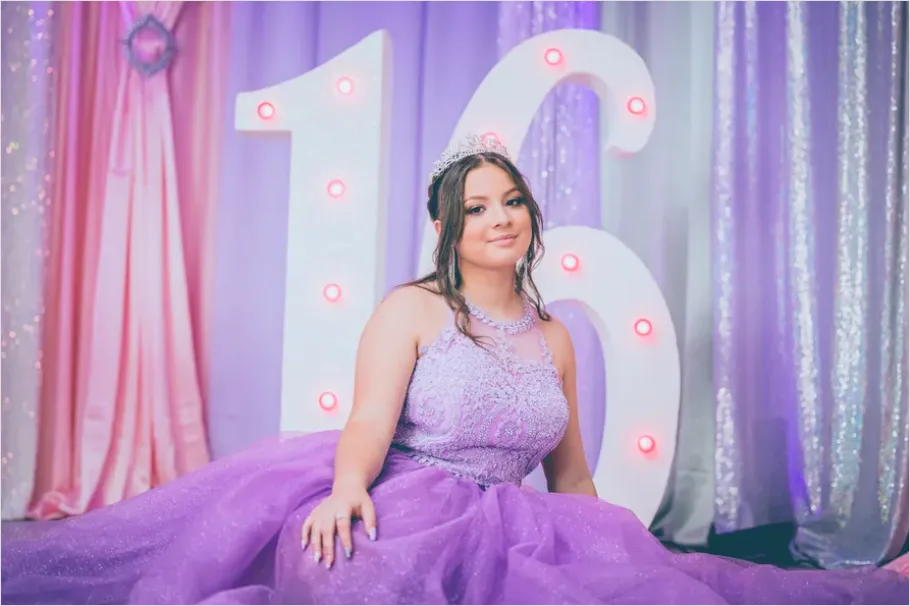 Detail Sweet Sixteen Party Sparkly Decor Number 9