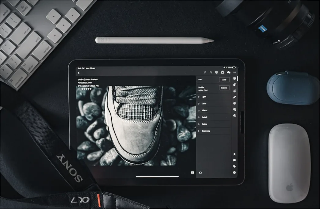 Detail Tablet Screen Mockup Flat Lay Number 2