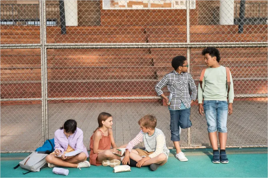 Teen Friends Hanging Out After School 583d