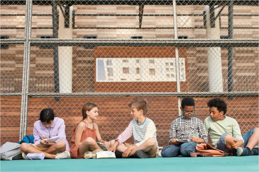 Detail Teen Friends Hanging Out After School Number 3