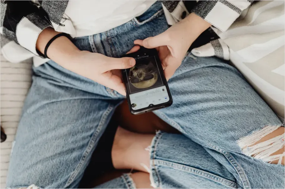 Detail Teen Using Smartphone Social Media Scrolling Number 12