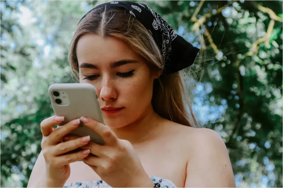 Detail Teen Using Smartphone Social Media Scrolling Number 13