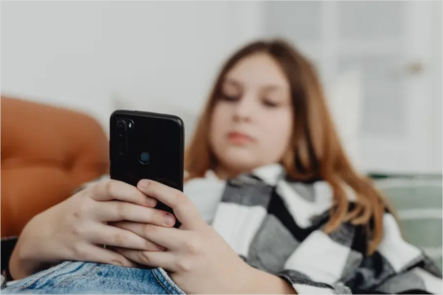 Detail Teen Using Smartphone Social Media Scrolling Number 14