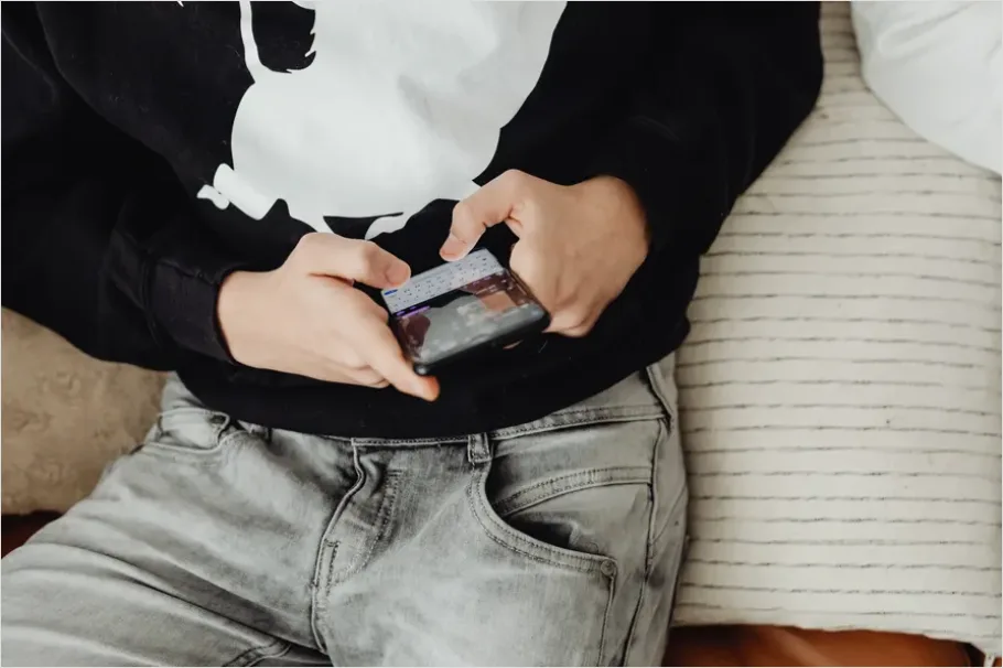 Detail Teen Using Smartphone Social Media Scrolling Number 5