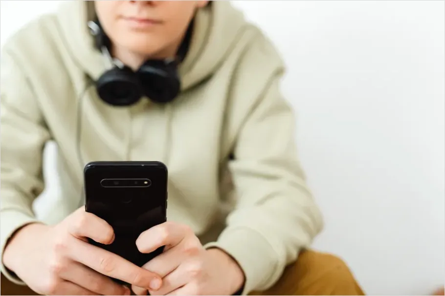 Detail Teen Using Smartphone Social Media Scrolling Number 8