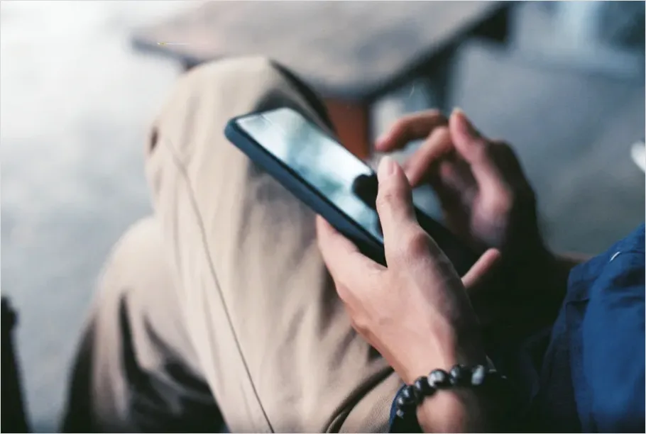 Detail Teen Using Smartphone Social Media Scrolling Number 10