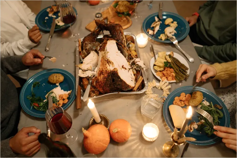 Thanksgiving Family Dinner Table Overhead A119