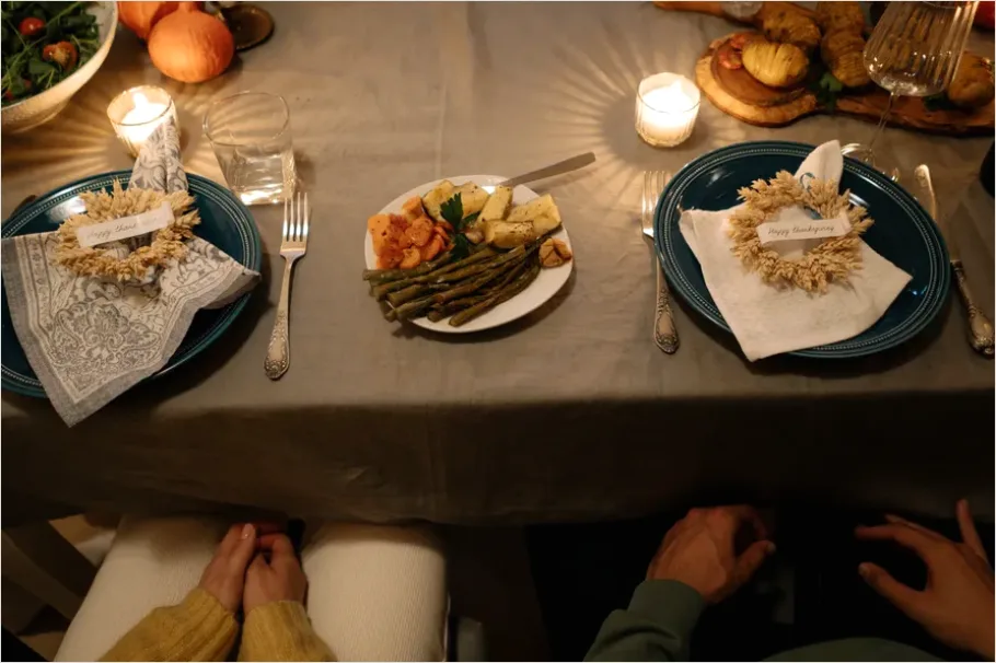 Detail Thanksgiving Family Dinner Table Overhead Number 2