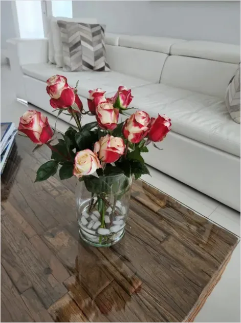 Detail Vase With Flowers On Table Number 13