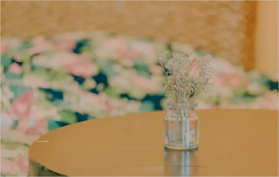 Detail Vase With Flowers On Table Number 5
