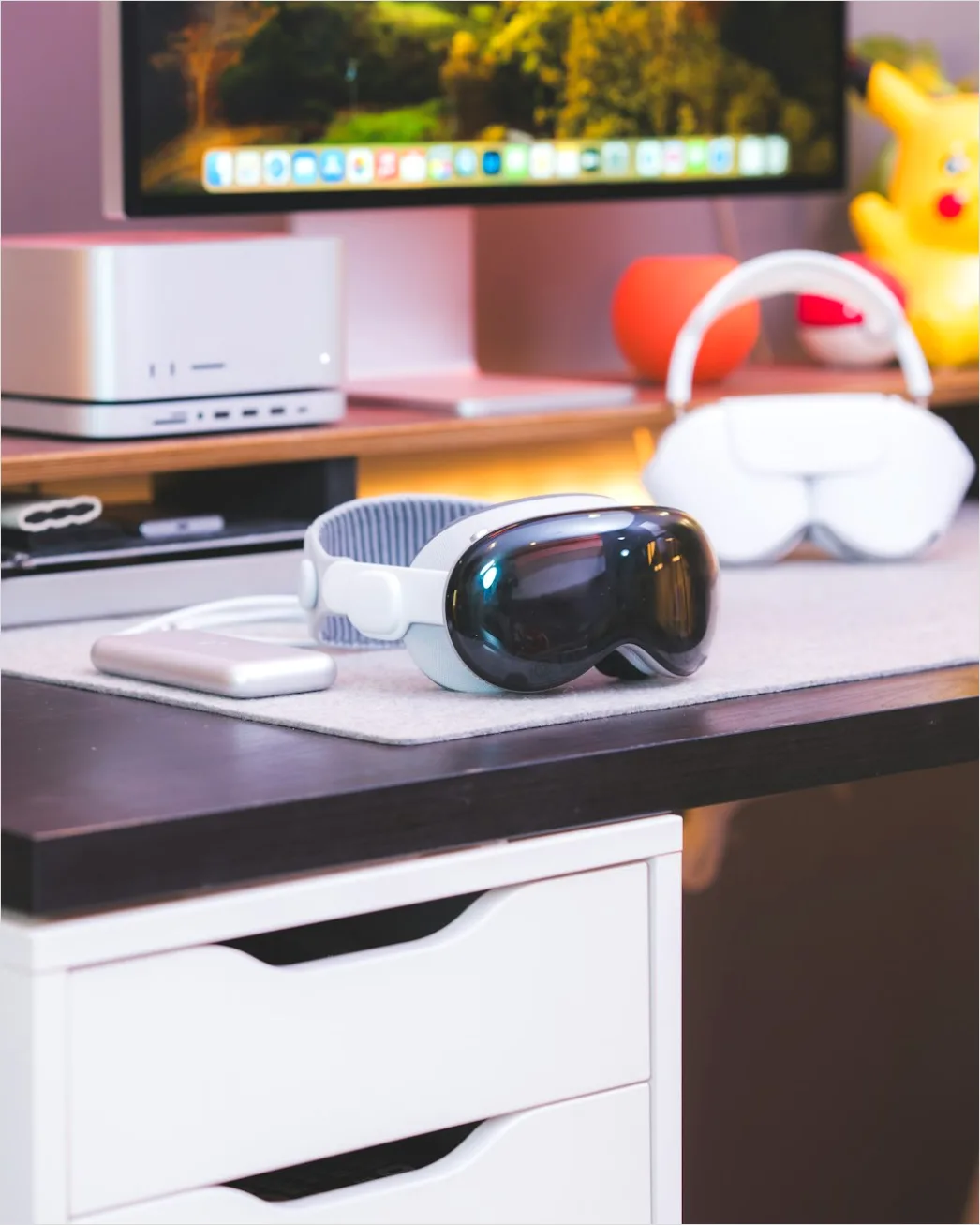 Detail Vr Headset On Table Number 14