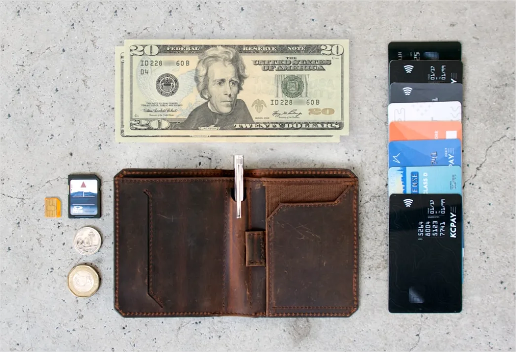 Detail Wallet And Keys Flat Lay Number 2