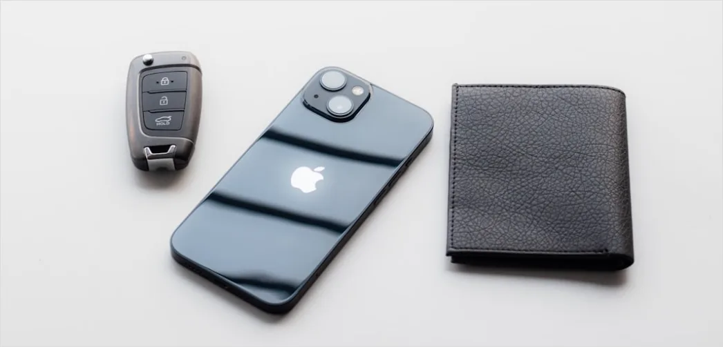 Detail Wallet And Keys Flat Lay Number 11
