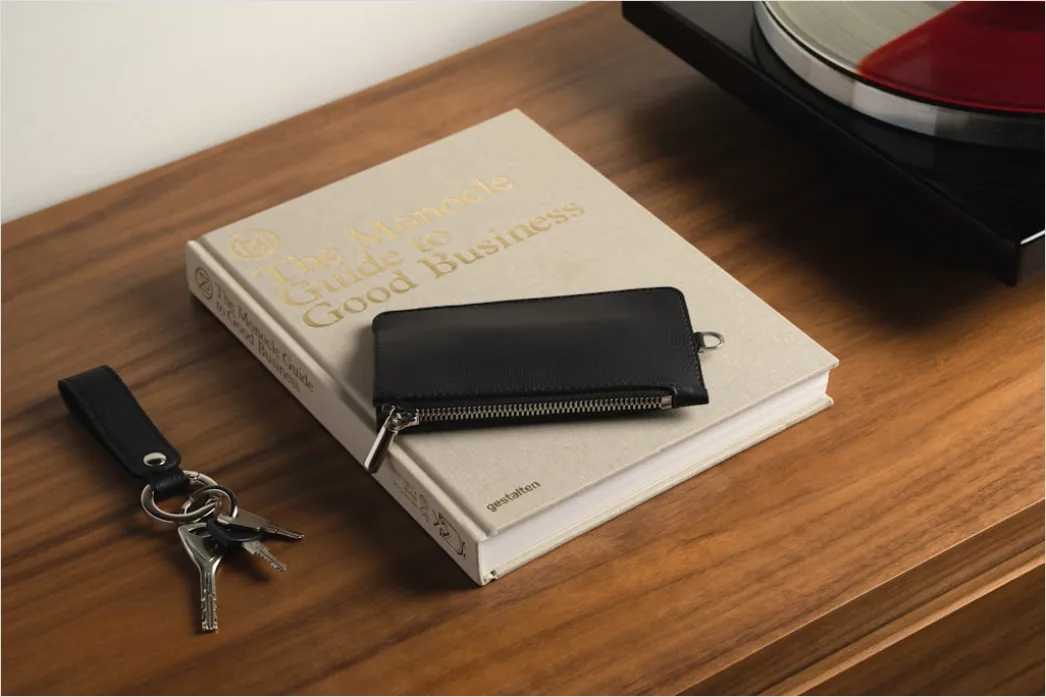 Detail Wallet And Keys Flat Lay Number 12