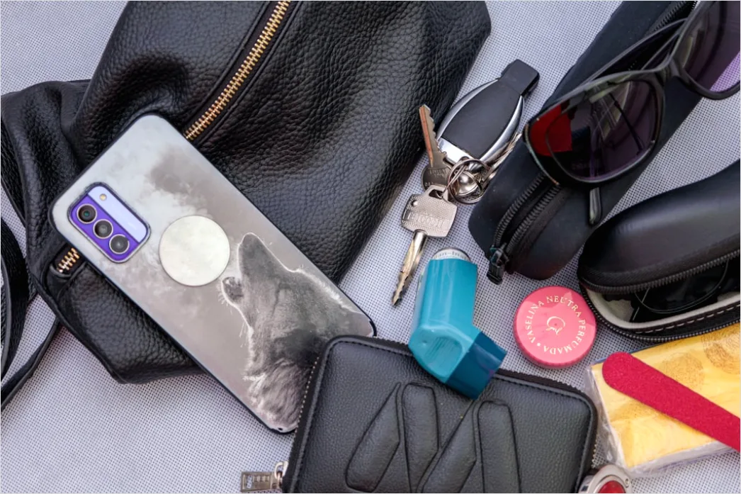 Detail Wallet And Keys Flat Lay Number 13