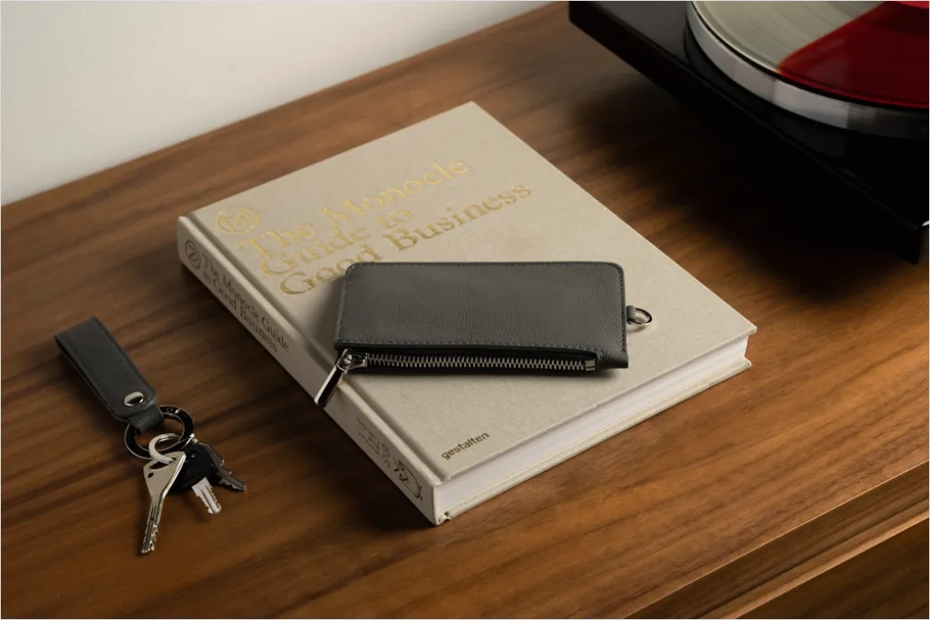 Detail Wallet And Keys Flat Lay Number 16