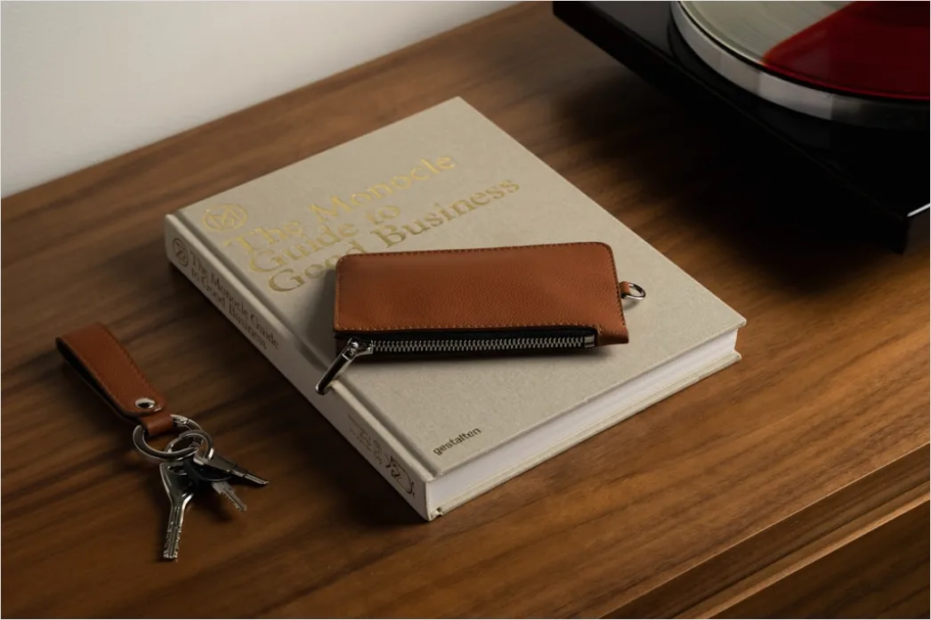 Detail Wallet And Keys Flat Lay Number 3