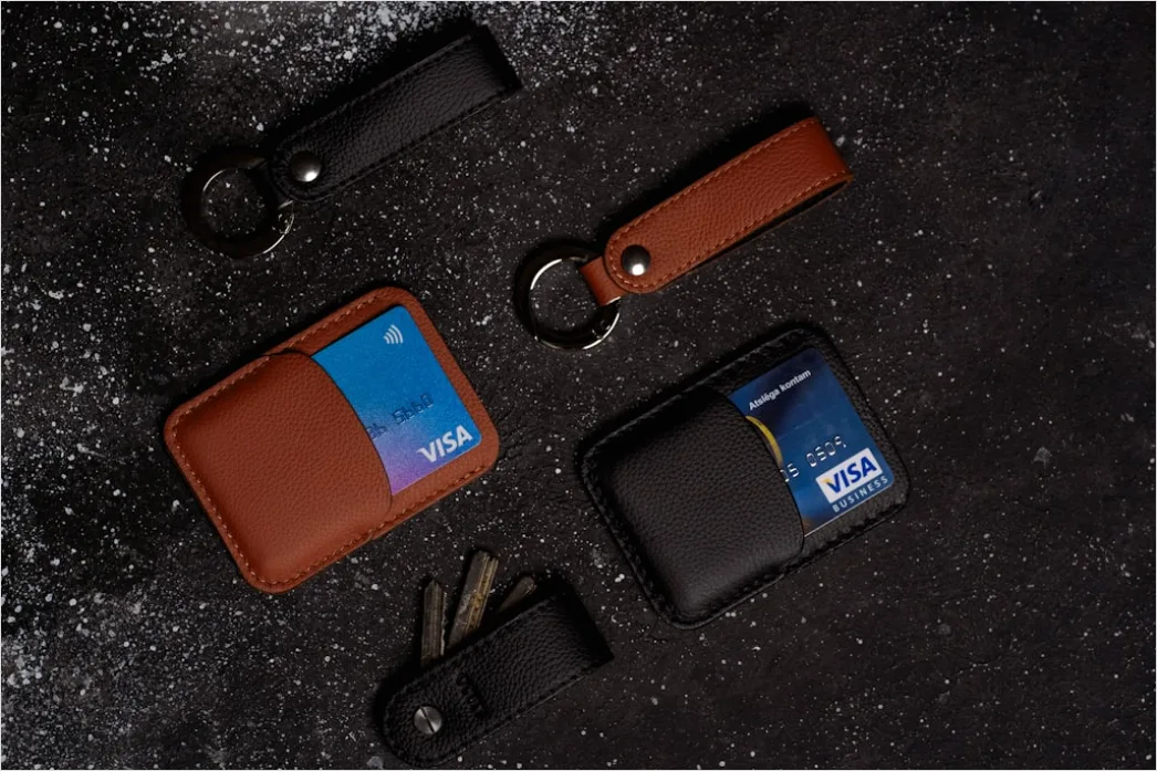 Detail Wallet And Keys Flat Lay Number 4