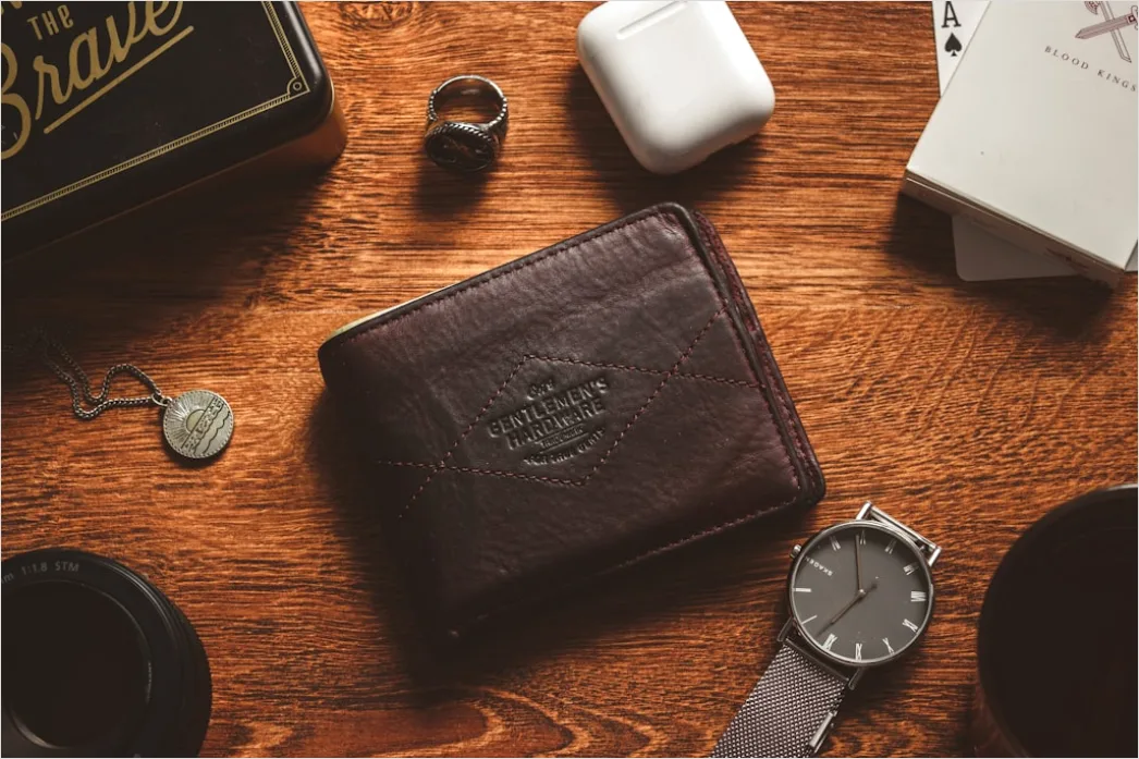 Detail Wallet And Keys Flat Lay Number 5