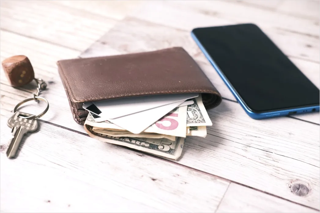 Detail Wallet And Keys Flat Lay Number 7