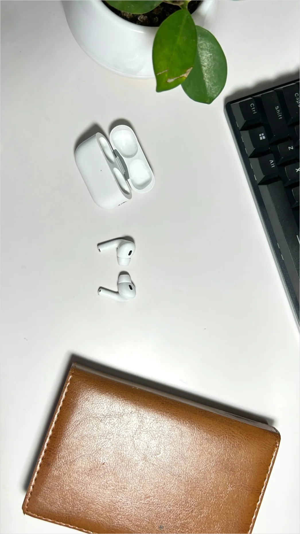 Detail Wallet And Keys Flat Lay Number 10