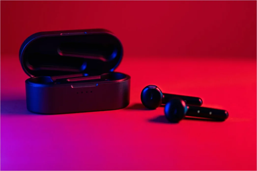 Detail Wireless Earbuds In Charging Case Number 2