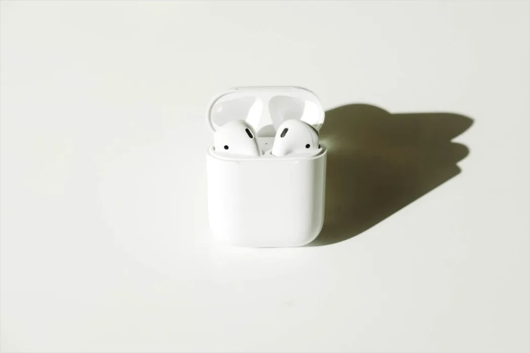 Detail Wireless Earbuds In Charging Case Number 11