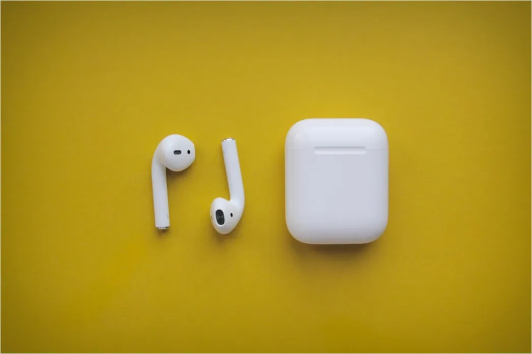 Detail Wireless Earbuds In Charging Case Number 14