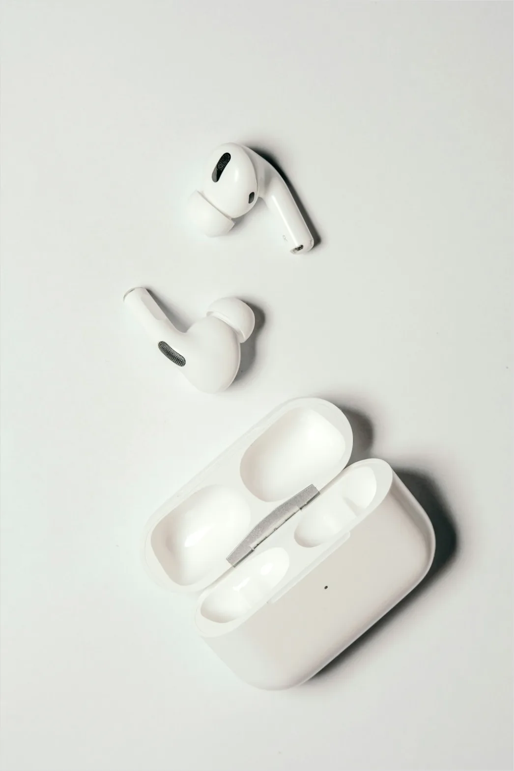 Detail Wireless Earbuds In Charging Case Number 3