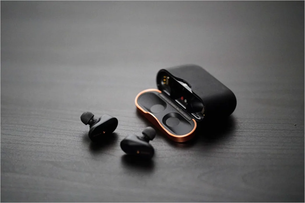 Detail Wireless Earbuds In Charging Case Number 6