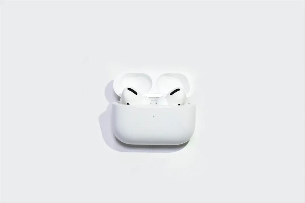 Detail Wireless Earbuds In Charging Case Number 7