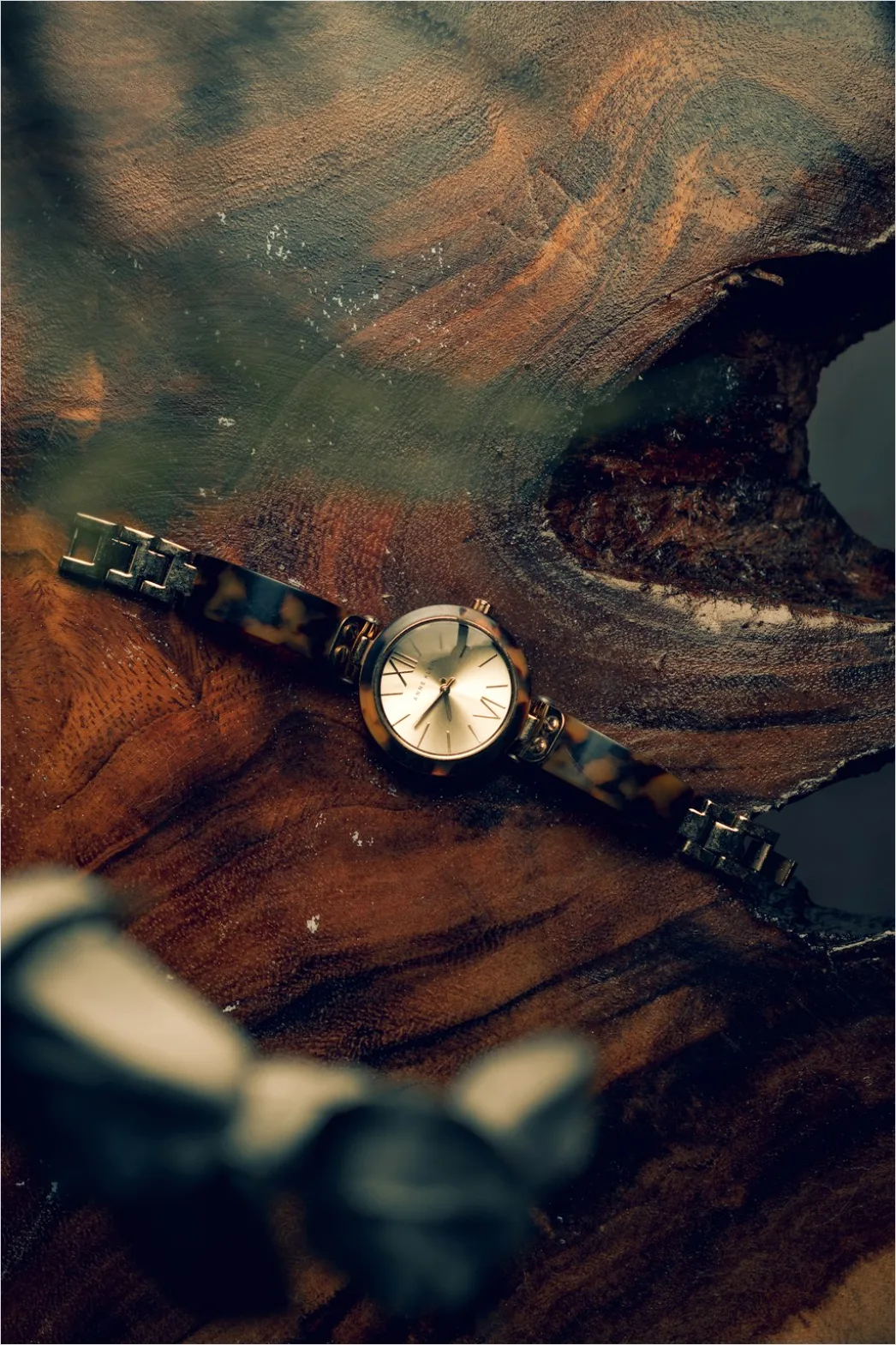 Detail Wristwatch On Marble Flat Lay Number 12