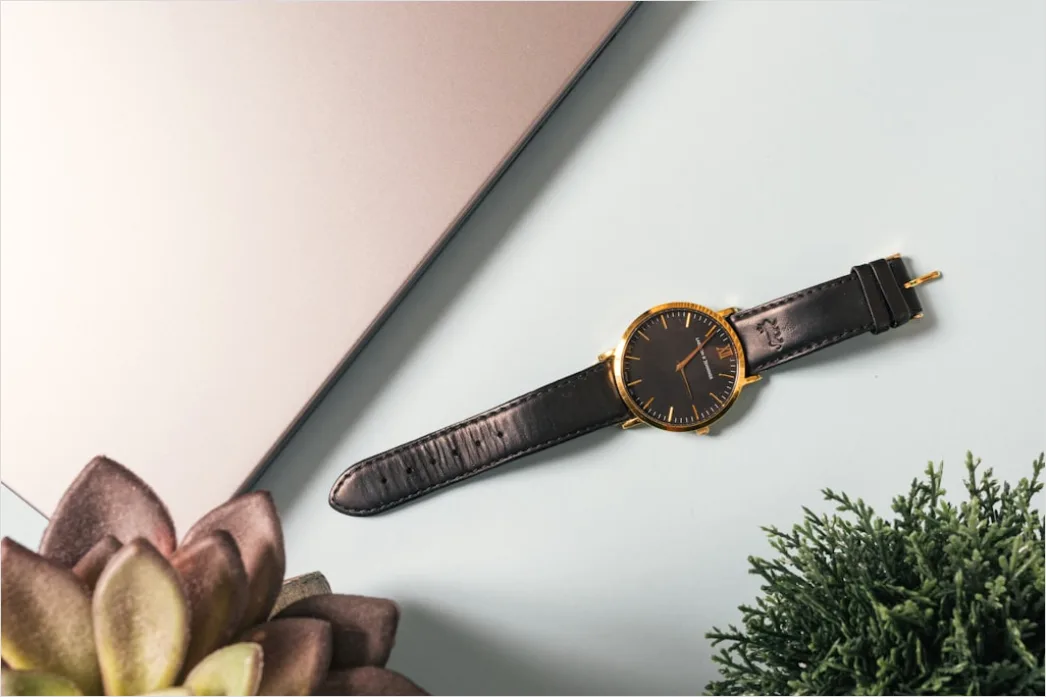Detail Wristwatch On Marble Flat Lay Number 15