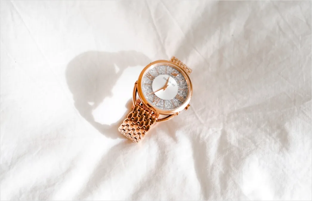 Detail Wristwatch On Marble Flat Lay Number 6