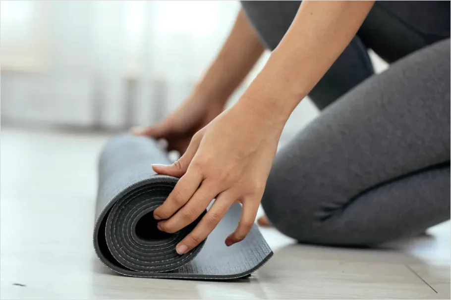 Detail Yoga Mat Rolled Up Number 6