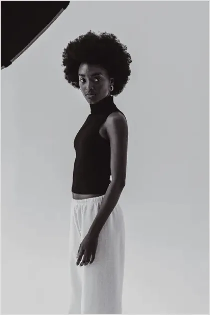 Detail Afro Hair Portrait Studio Background Number 2