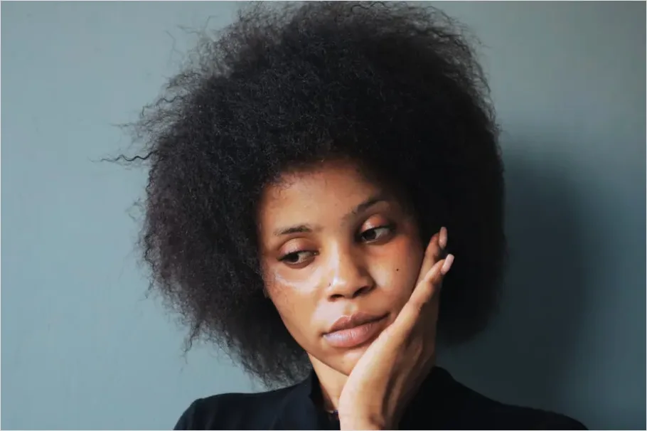 Detail Afro Hair Portrait Studio Background Number 11