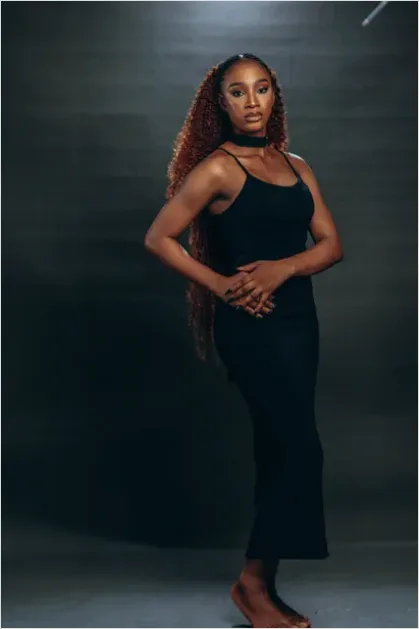 Detail Afro Hair Portrait Studio Background Number 16