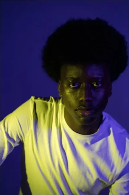 Detail Afro Hair Portrait Studio Background Number 6