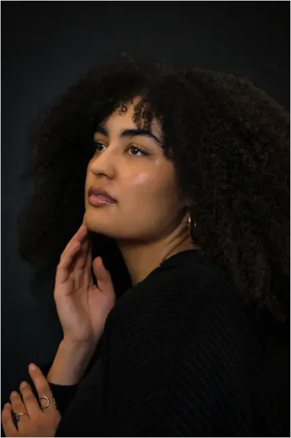 Detail Afro Hair Portrait Studio Background Number 7