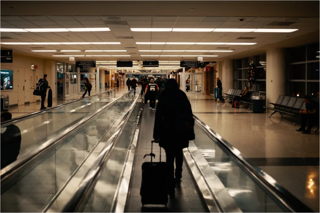 Detail Airport Terminal Travelers Walking Blur Number 10