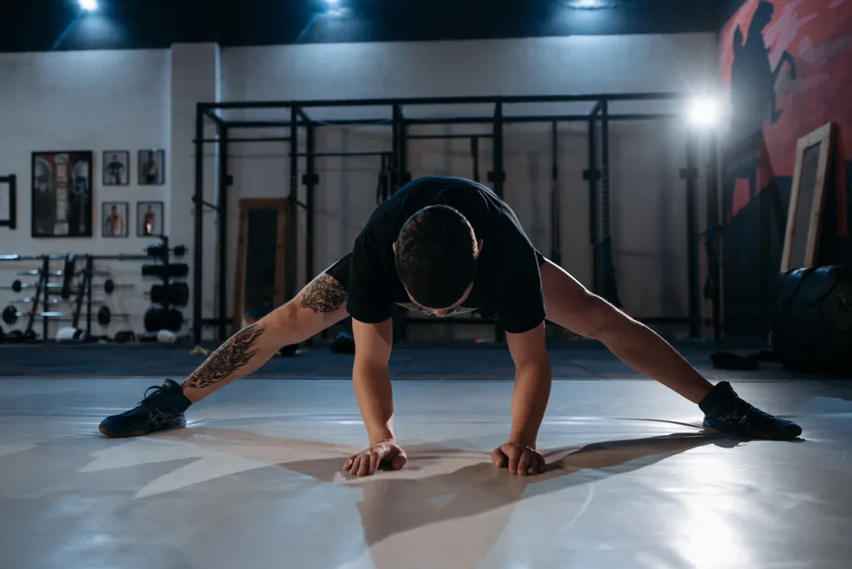 Detail Athlete Stretching Gym Moody Lighting Number 6